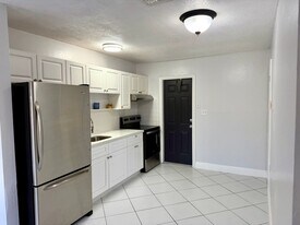 1454 SW 33rd St in Fort Lauderdale, FL - Building Photo