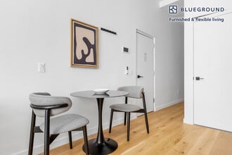 10 St Marks Pl in New York, NY - Building Photo - Building Photo