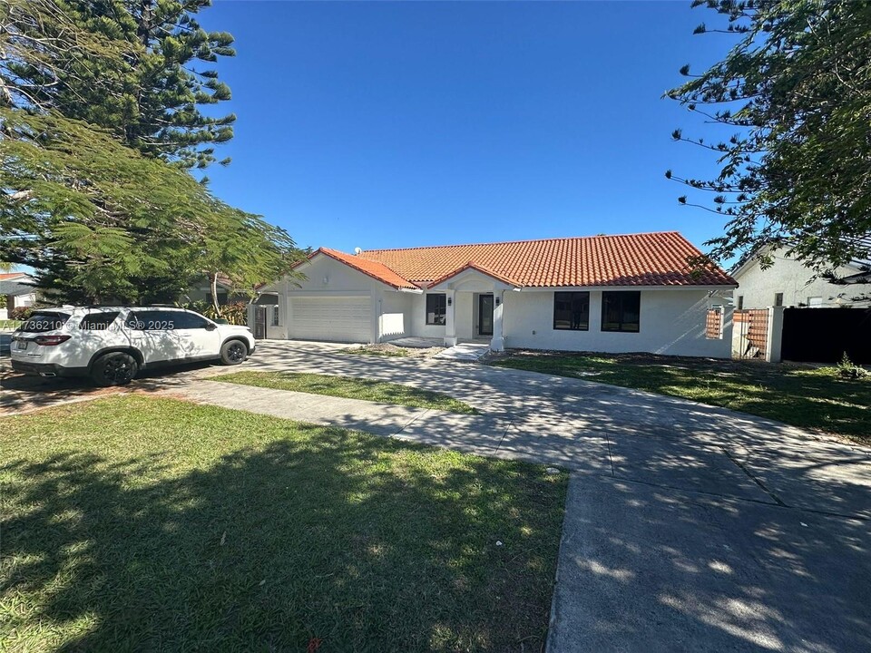 10501 SW 142nd Ave in Miami, FL - Building Photo