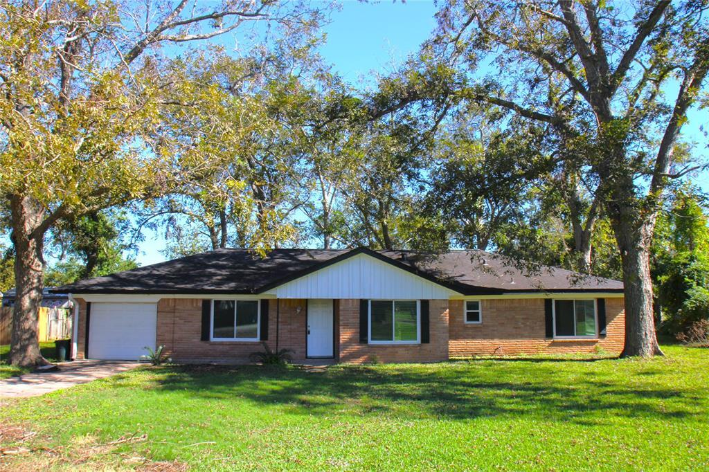 500 Jasmine St in Richwood, TX - Foto de edificio