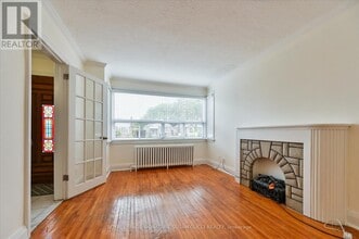 2747 St Clair Ave E in Toronto, ON - Building Photo - Building Photo