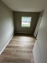 290 Lincoln St SW in Hartville, OH - Foto de edificio - Building Photo