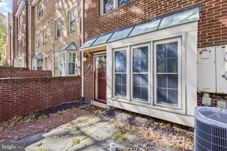2506 Fairfax Dr in Arlington, VA - Foto de edificio - Building Photo