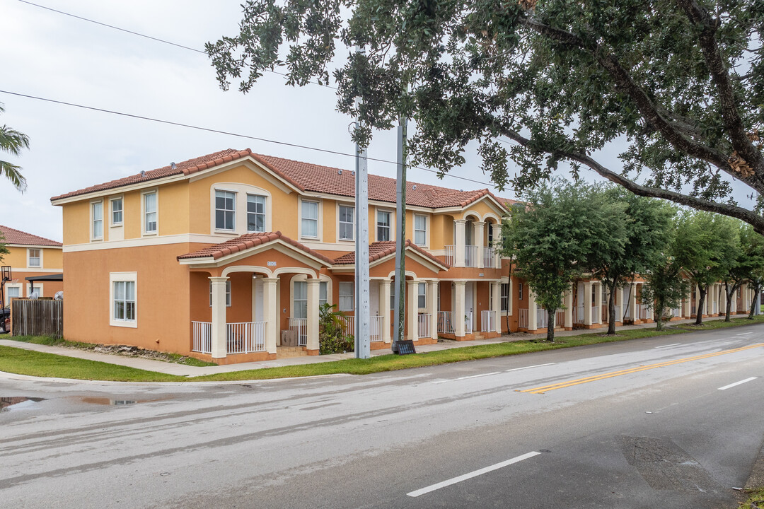 West Gardens in Homestead, FL - Building Photo