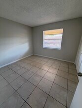 95 NE 41st St in Oakland Park, FL - Building Photo - Building Photo