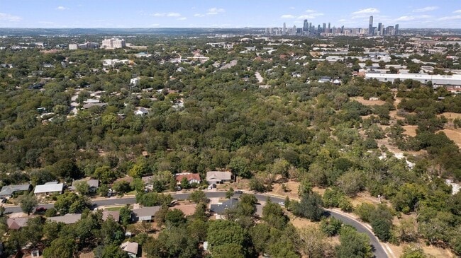 325 Heartwood Dr in Austin, TX - Foto de edificio - Building Photo