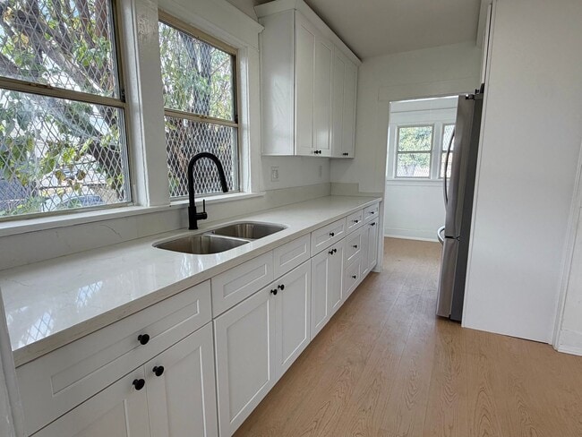 7707 Miramonte Blvd in Los Angeles, CA - Building Photo - Building Photo