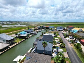 24 Kingfish Ln in Freeport, TX - Building Photo - Building Photo
