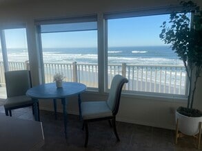 257 SW Ebb Ave in Lincoln City, OR - Foto de edificio - Building Photo