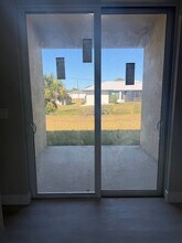 540 Beal St NW in Port Charlotte, FL - Foto de edificio - Building Photo