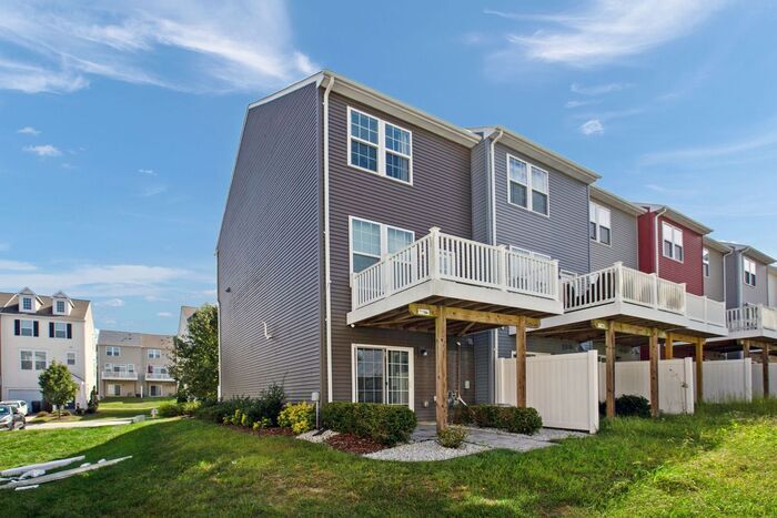 23213 Ambrosia Ln in California, MD - Building Photo
