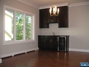 818 Jassamine Way in Fort Lee, NJ - Building Photo - Building Photo