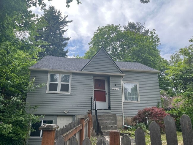 property at 1005 NE D St