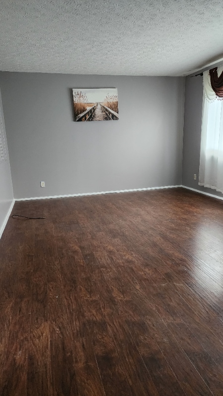 6747 Rocky Den Rd in Reynoldsburg, OH - Foto de edificio - Building Photo