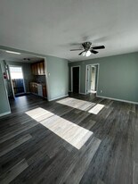 122 S National Ave in Bremerton, WA - Building Photo