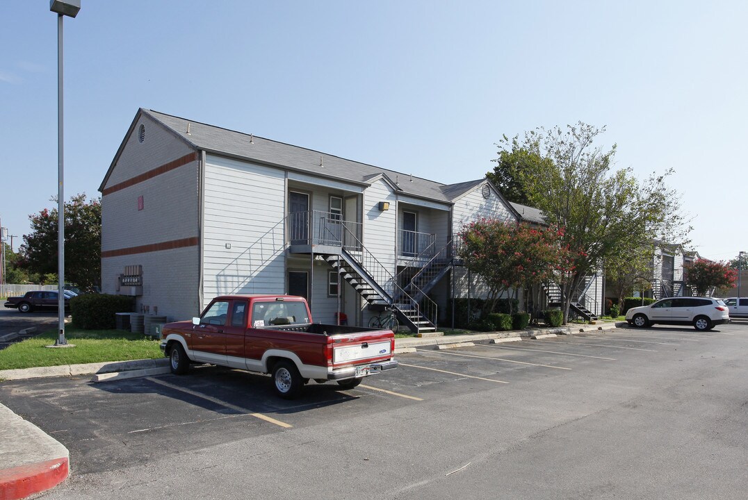 La Providencia Apartments in San Antonio, TX - Building Photo