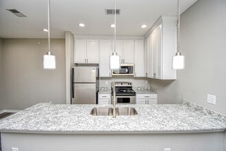 Springfield Crossing Apartments in Arlington, TX - Foto de edificio - Building Photo
