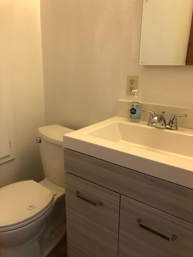 1733 Noranda Dr, Unit Four in Sunnyvale, CA - Building Photo - Building Photo