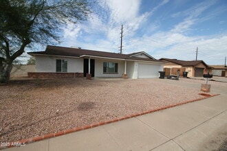 626 W Paseo Way in Tempe, AZ - Building Photo - Building Photo
