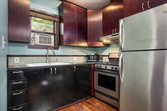 1208 E Thomas St in Seattle, WA - Building Photo - Building Photo