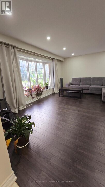 22 Murchison Crescent in Toronto, ON - Building Photo