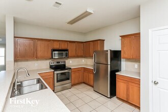 203 Bear Trail in Waxahachie, TX - Foto de edificio - Building Photo