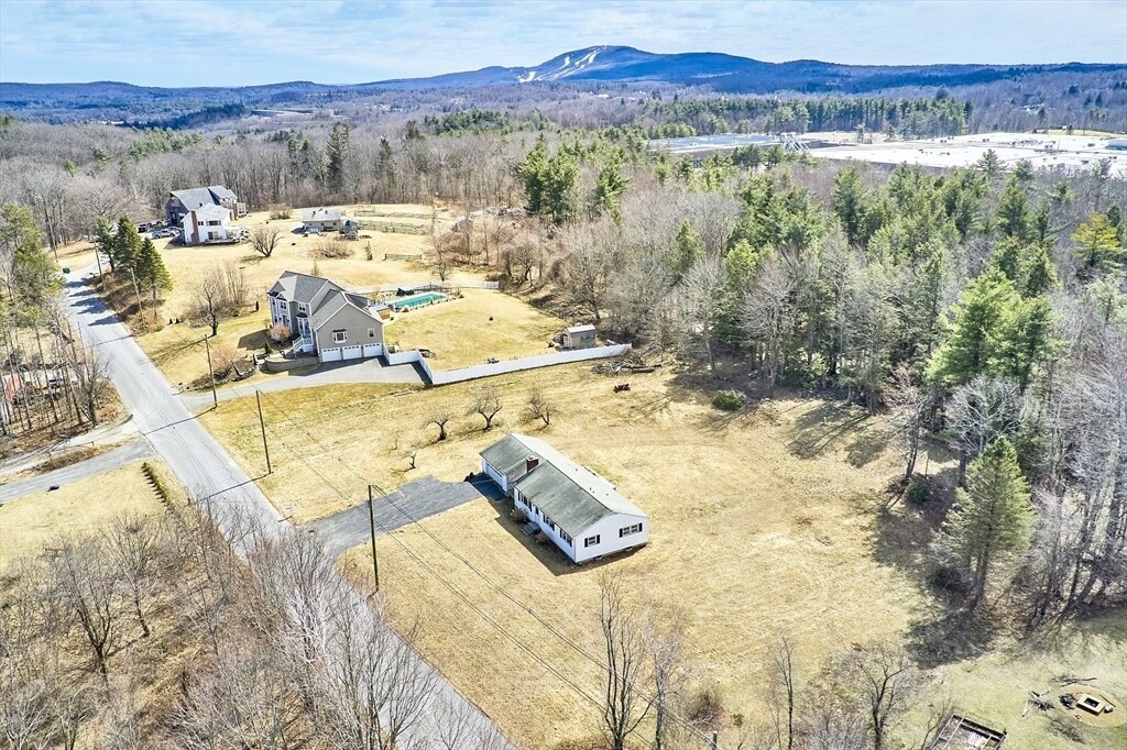 60 Overlook Rd in Westminster, MA - Building Photo