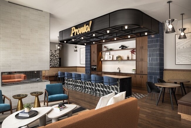 akin Tennyson in Denver, CO - Foto de edificio - Building Photo