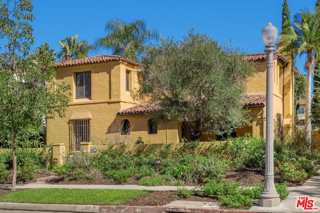 property at 500 N Las Palmas Ave