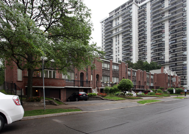 Davisville Village in Toronto, ON - Building Photo - Building Photo