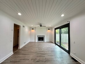 216 Seneca Trail in Bloomingdale, IL - Building Photo - Building Photo