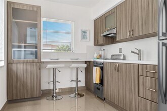 620 NE 2nd Ct in Hallandale Beach, FL - Building Photo - Building Photo