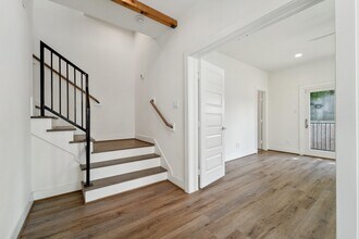 2520 Ohsfeldt St in Houston, TX - Foto de edificio - Building Photo