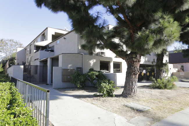 1629 Civic Center Dr W in Santa Ana, CA - Building Photo - Building Photo