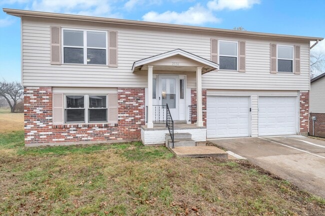 2534 Millvalley Dr in Florissant, MO - Building Photo - Building Photo
