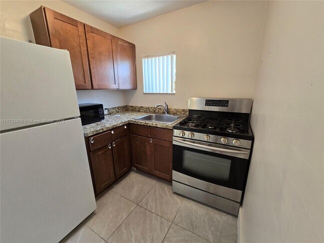 1293 NE 110th St in Miami, FL - Building Photo - Building Photo