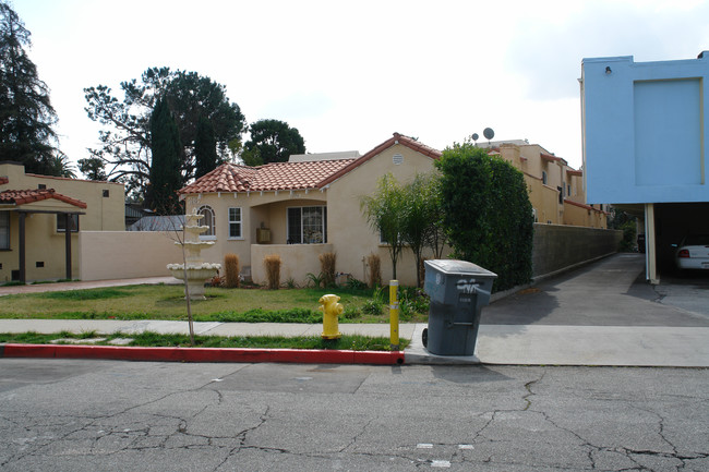 1376 E Garfield Ave in Glendale, CA - Building Photo - Building Photo