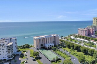 1020 S Collier Blvd in Marco Island, FL - Foto de edificio - Building Photo