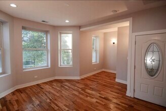 4935 W Washington Blvd, Unit 2 in Chicago, IL - Building Photo - Building Photo