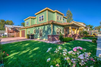 210 Taylor St in Roseville, CA - Building Photo - Building Photo