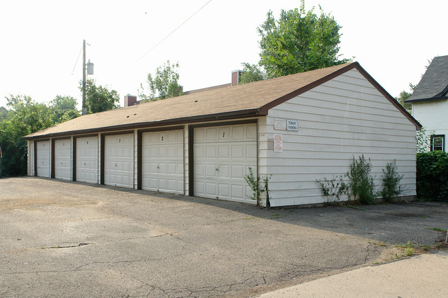 1074 Arkwright St in St. Paul, MN - Building Photo - Building Photo