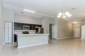 957 SE Caravan Ave in Port St. Lucie, FL - Building Photo - Building Photo