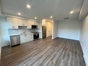 147 Haliburton St in Nanaimo, BC - Building Photo - Building Photo