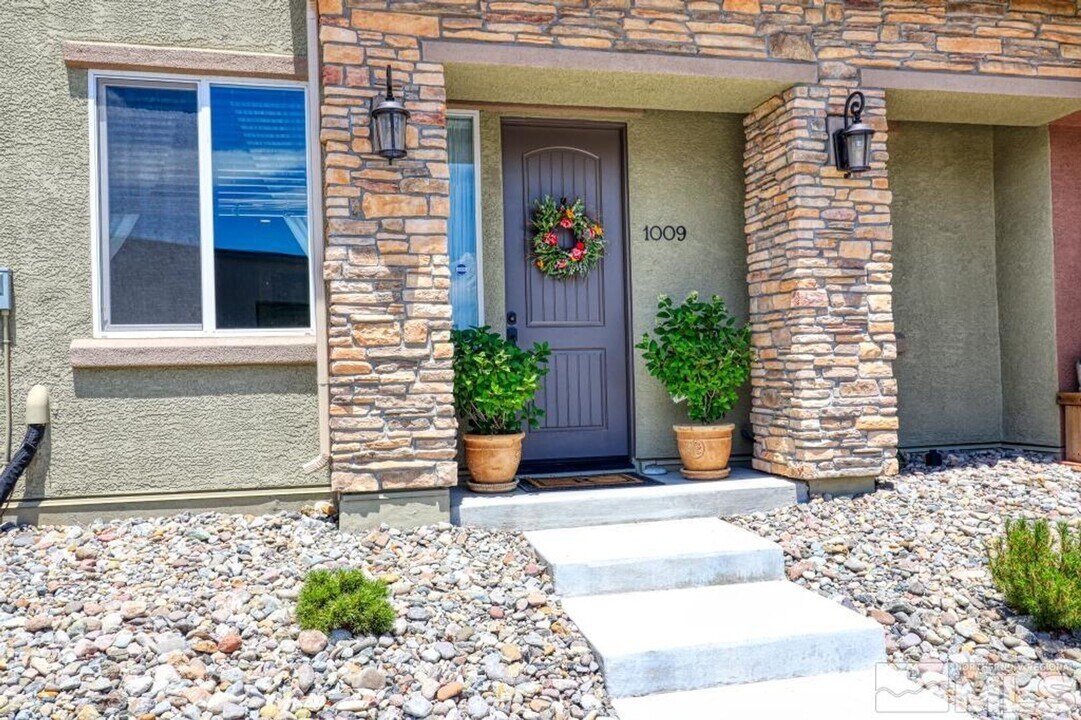 1009 Arbor Rd in Carson City, NV - Building Photo