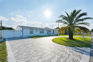 6390 Plunkett St in Hollywood, FL - Building Photo