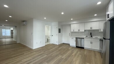 7032 Remmet Ave in Los Angeles, CA - Building Photo - Building Photo