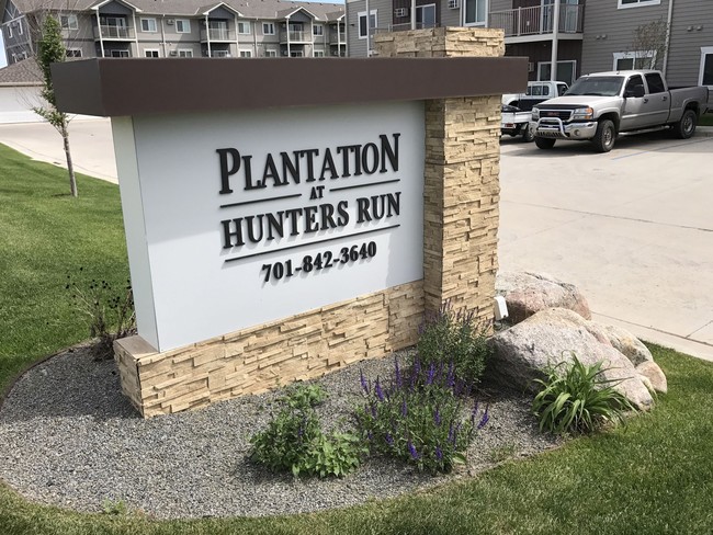 Plantation at Hunter's Run in Watford City, ND - Foto de edificio - Building Photo