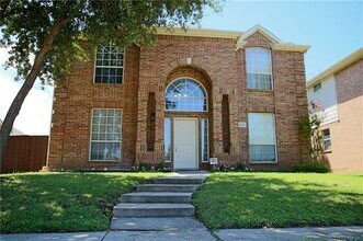 2021 Reddenson Dr in Carrollton, TX - Building Photo - Building Photo