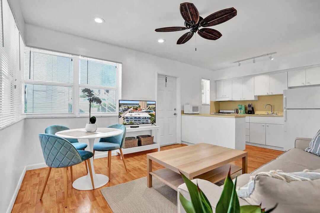 851 N Surf Rd in Hollywood, FL - Building Photo