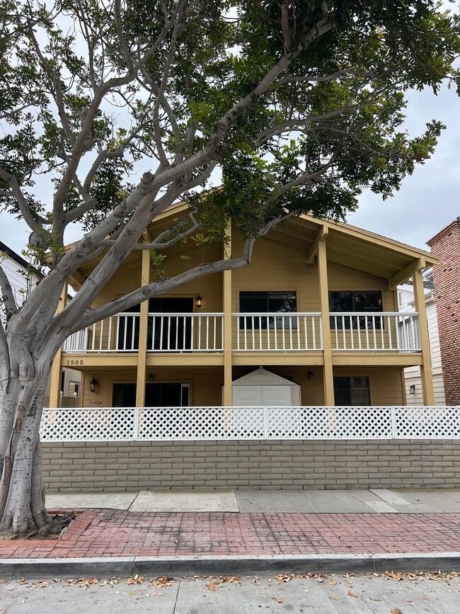 1505 E Balboa Blvd